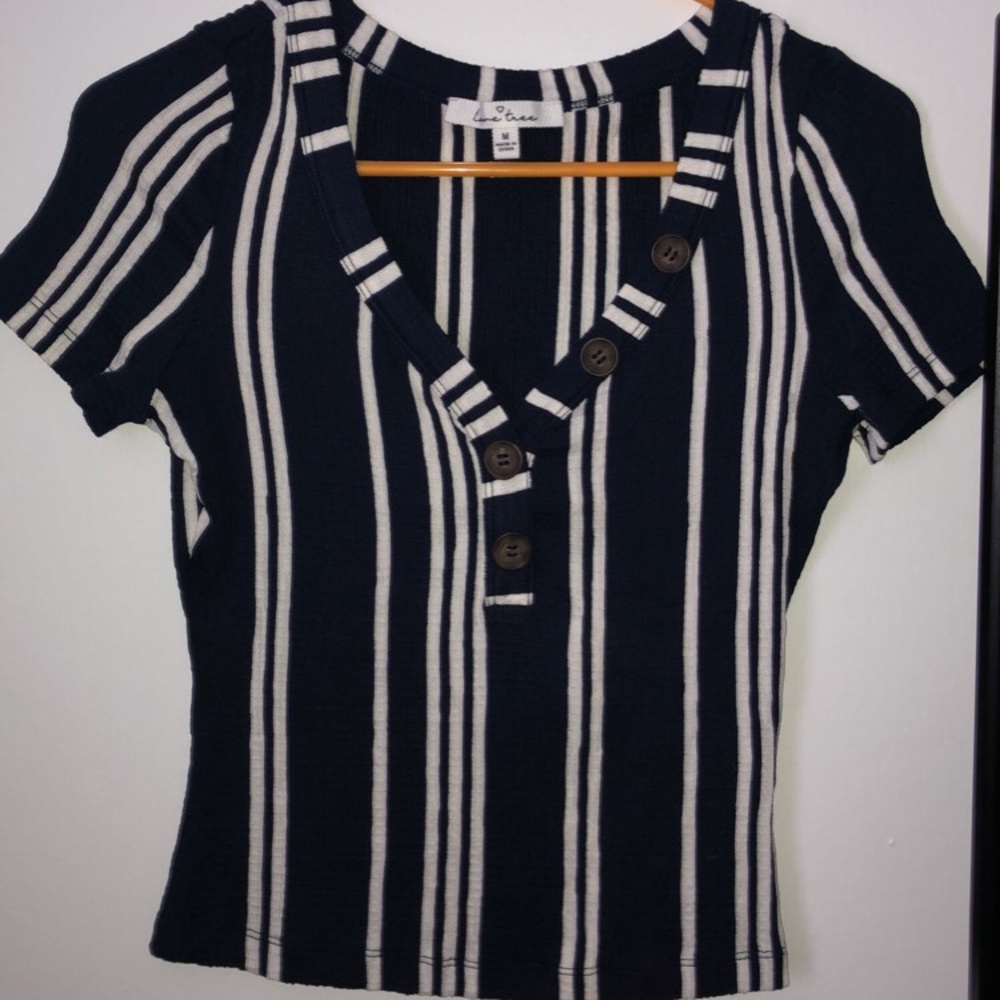 Half button crop tee